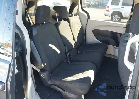 2017 Chrysler Pacifica Touring z USA, uszkodzony, nr VIN 2C4RC1DG5HR502063